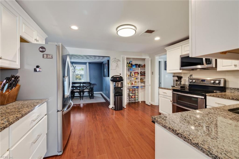 Photo 19 of 41 residential for sale in Chesapeake virginia