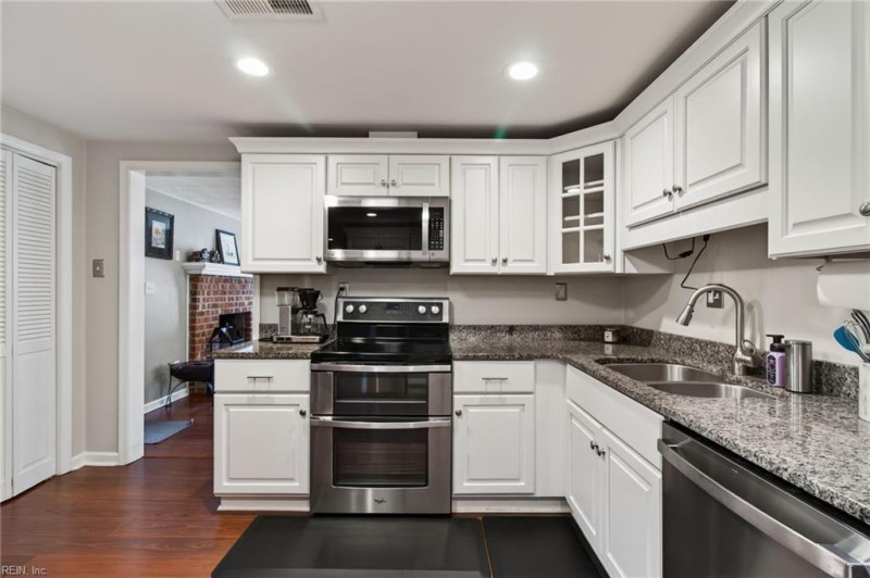 Photo 27 of 41 residential for sale in Chesapeake virginia