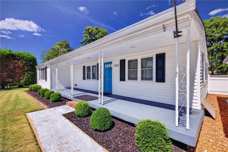 Photo 4 of 41 residential for sale in Chesapeake virginia