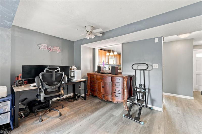 Photo 10 of 31 residential for sale in Hampton virginia