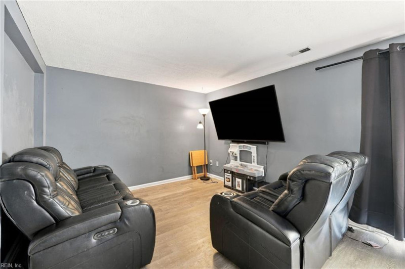 Photo 12 of 31 residential for sale in Hampton virginia