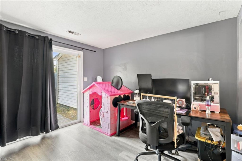 Photo 14 of 31 residential for sale in Hampton virginia