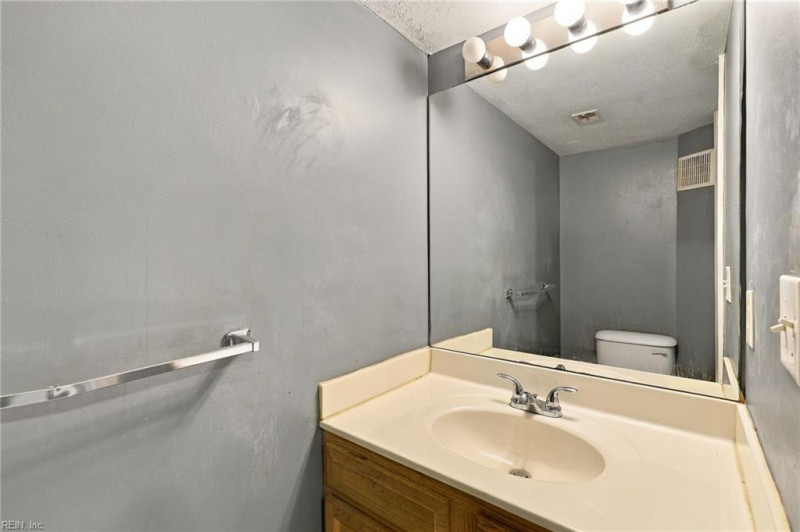 Photo 15 of 31 residential for sale in Hampton virginia