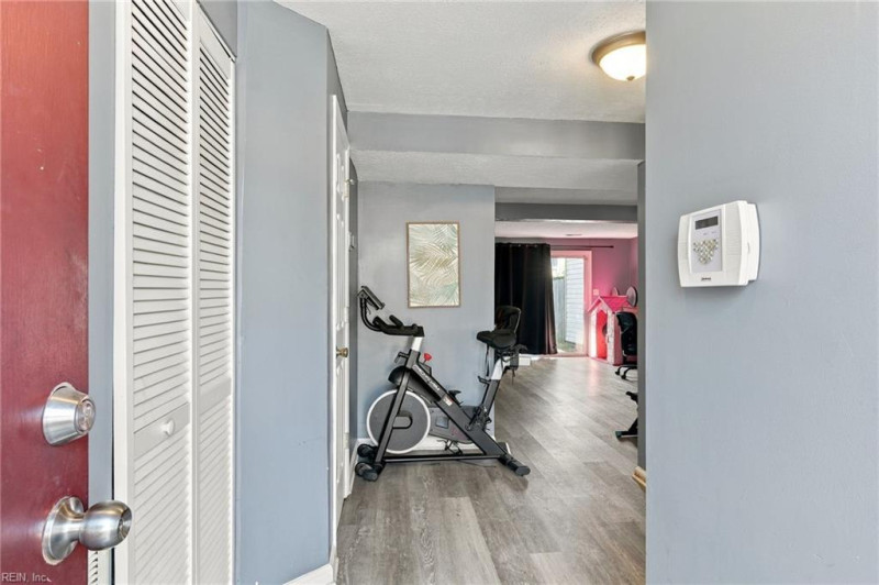 Photo 4 of 31 residential for sale in Hampton virginia