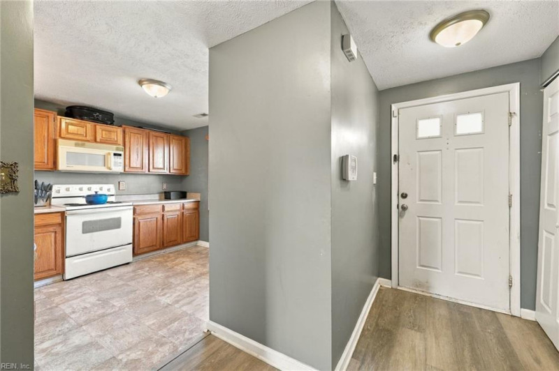 Photo 5 of 31 residential for sale in Hampton virginia