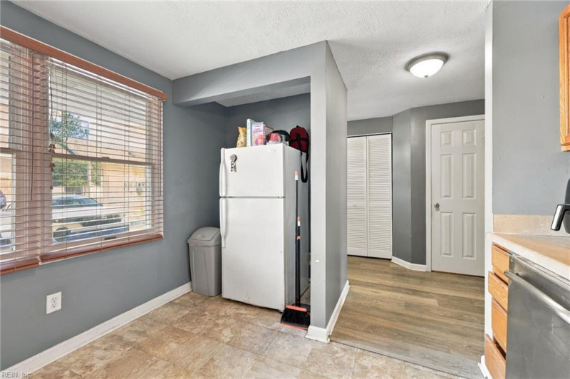 Photo 9 of 31 residential for sale in Hampton virginia