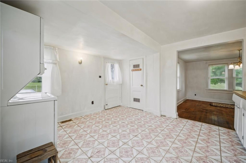Photo 14 of 39 residential for sale in Virginia Beach virginia