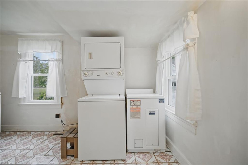 Photo 15 of 39 residential for sale in Virginia Beach virginia