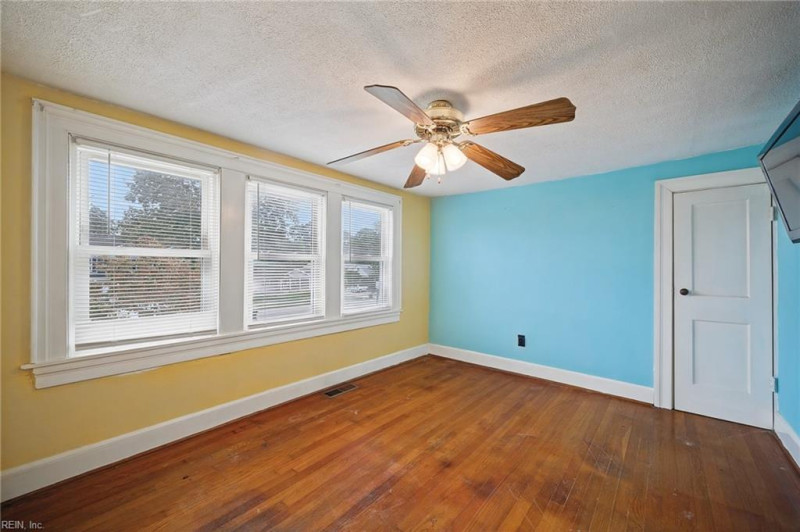Photo 16 of 39 residential for sale in Virginia Beach virginia