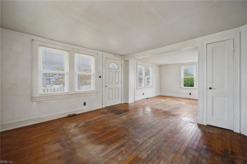 Photo 4 of 39 residential for sale in Virginia Beach virginia
