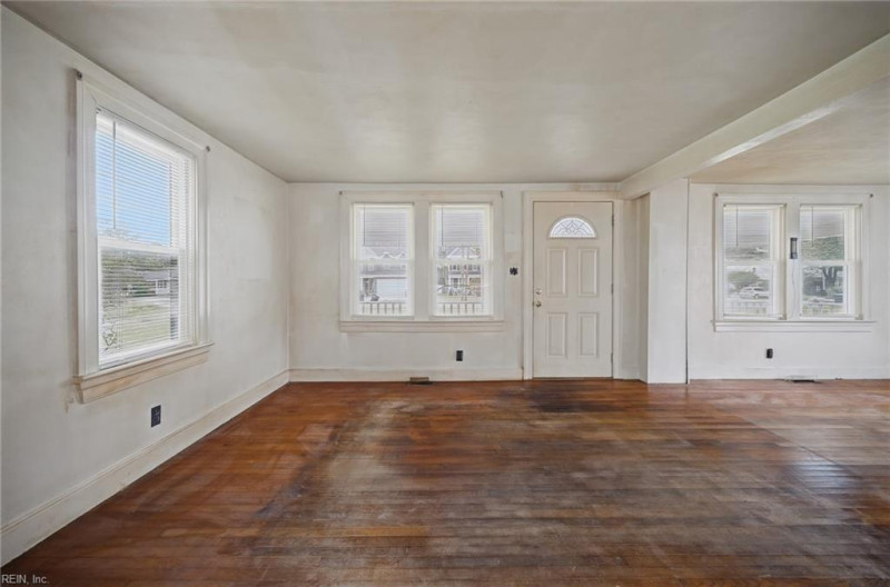 Photo 5 of 39 residential for sale in Virginia Beach virginia