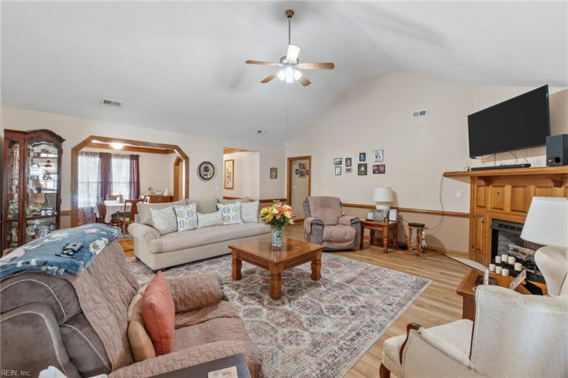 Photo 4 of 50 residential for sale in Chesapeake virginia Photo 4 of 50 residential for sale in Chesapeake virginia