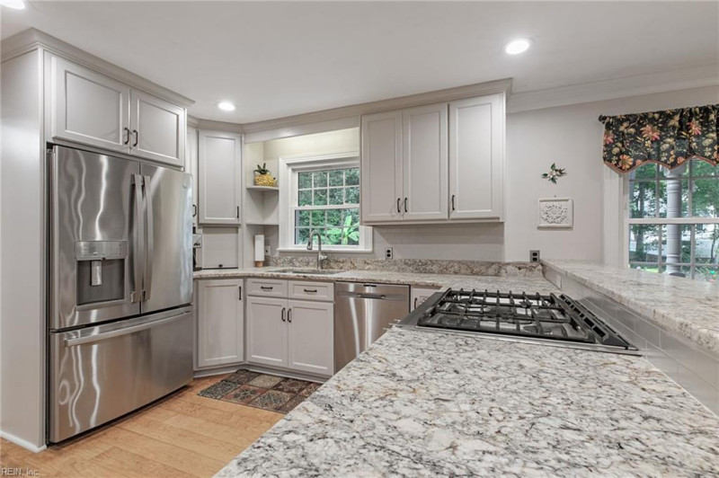 Photo 10 of 46 residential for sale in James City County virginia