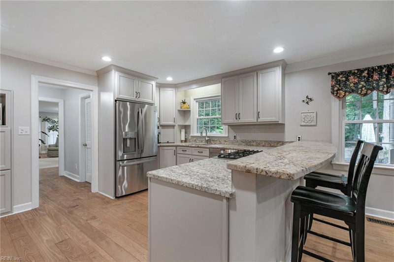 Photo 11 of 46 residential for sale in James City County virginia