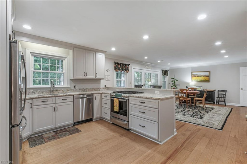 Photo 9 of 46 residential for sale in James City County virginia