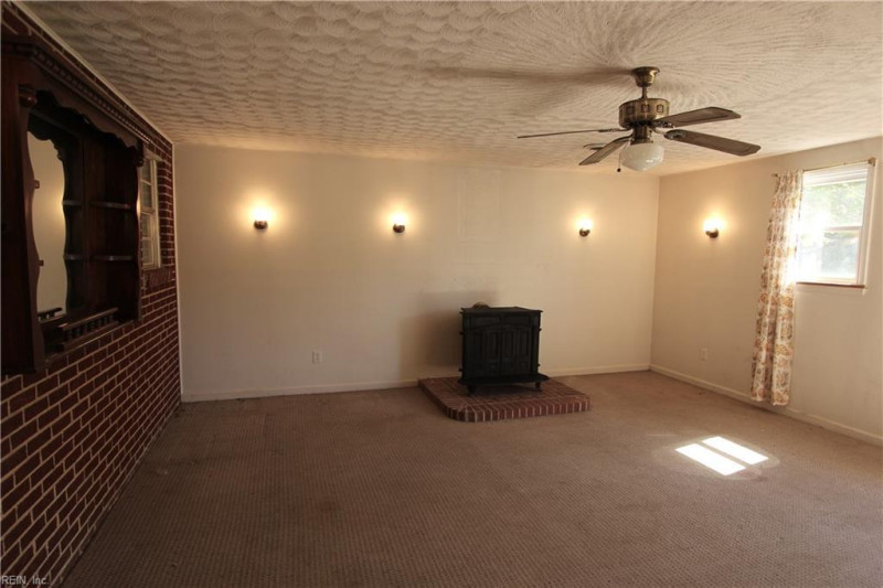 Photo 6 of 20 residential for sale in James City County virginia