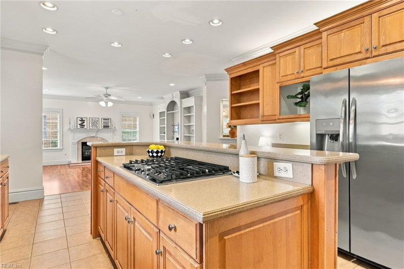 Photo 10 of 34 residential for sale in Virginia Beach virginia
