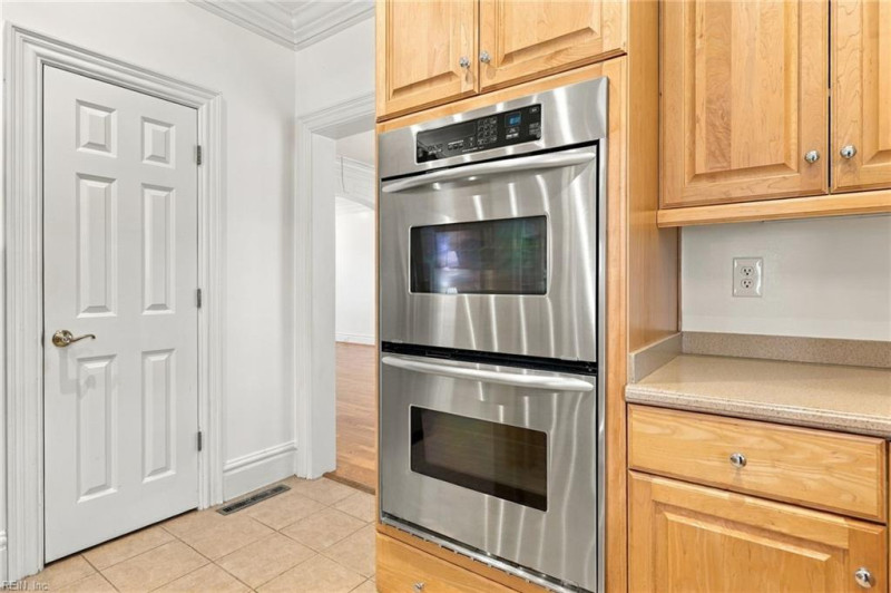 Photo 11 of 34 residential for sale in Virginia Beach virginia