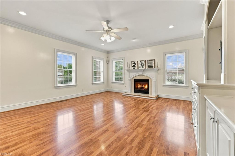 Photo 14 of 34 residential for sale in Virginia Beach virginia