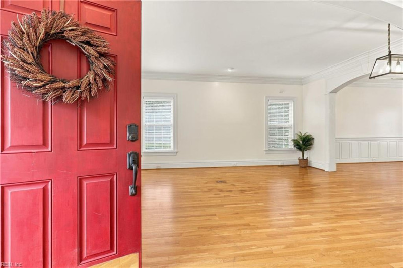 Photo 3 of 34 residential for sale in Virginia Beach virginia