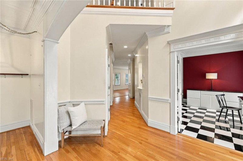 Photo 4 of 34 residential for sale in Virginia Beach virginia