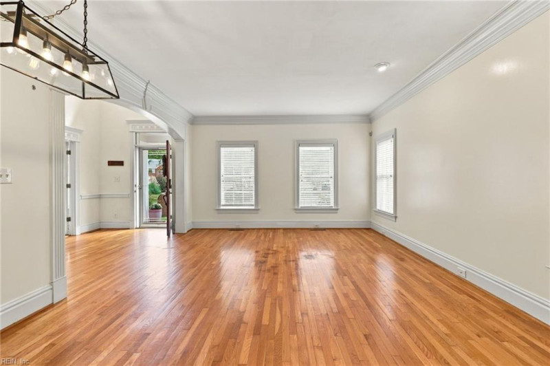 Photo 5 of 34 residential for sale in Virginia Beach virginia
