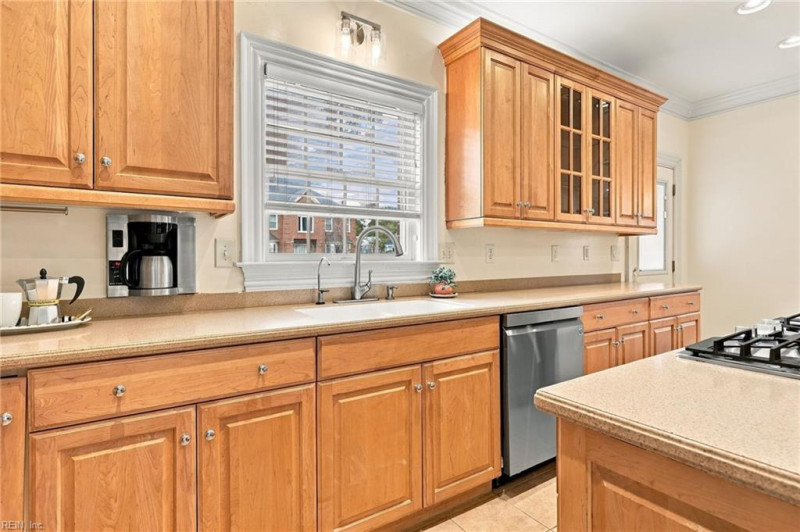 Photo 9 of 34 residential for sale in Virginia Beach virginia