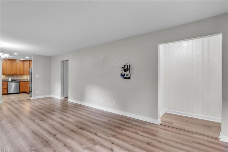 Photo 11 of 50 residential for sale in Chesapeake virginia