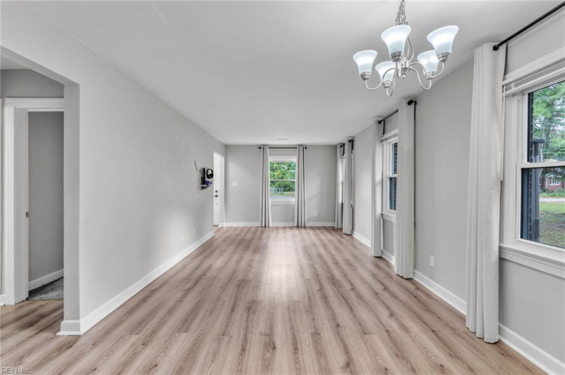 Photo 17 of 50 residential for sale in Chesapeake virginia