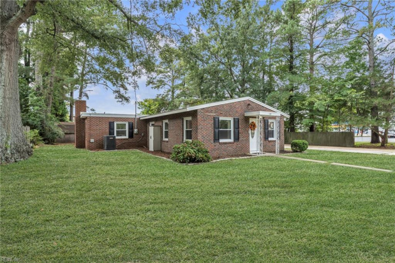 Photo 4 of 50 residential for sale in Chesapeake virginia