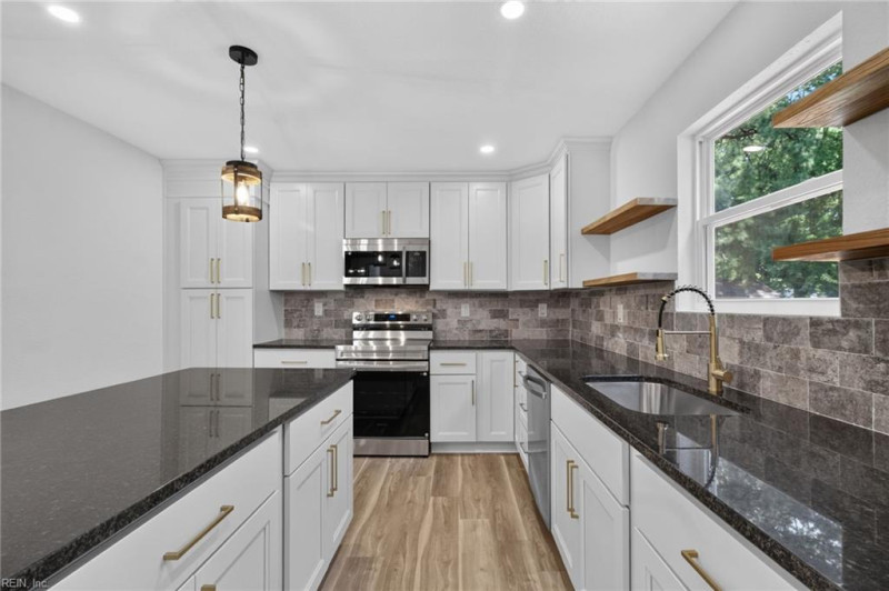 Photo 16 of 36 residential for sale in Portsmouth virginia