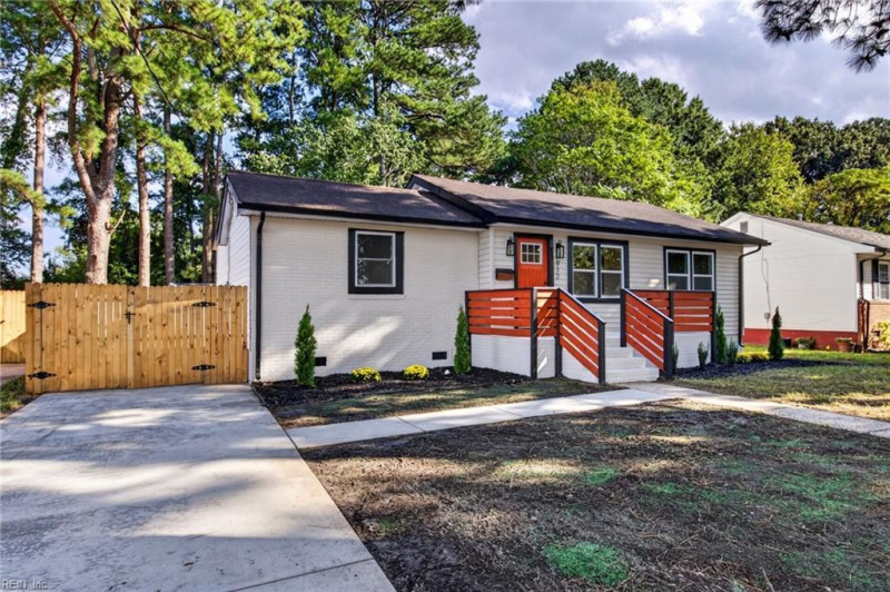 Photo 3 of 36 residential for sale in Portsmouth virginia