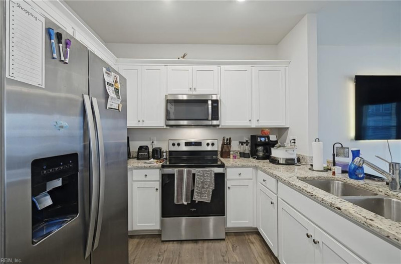 Photo 9 of 31 residential for sale in Newport News virginia