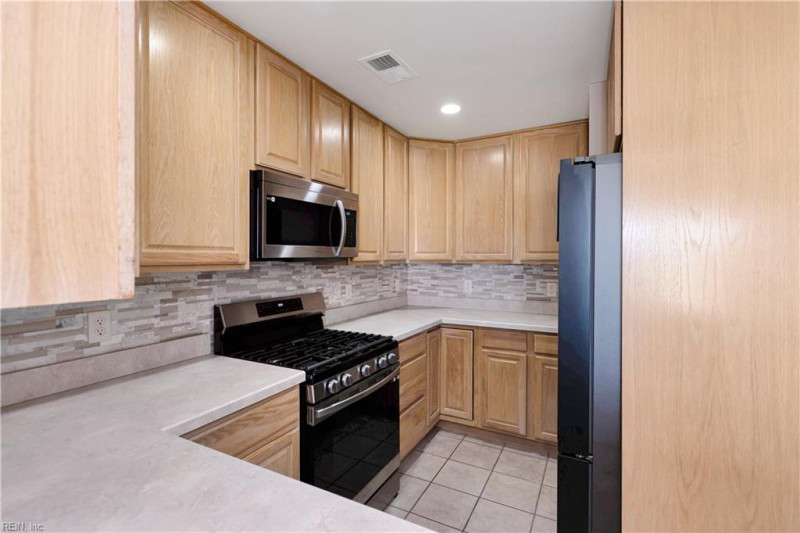 Photo 13 of 22 residential for sale in Hampton virginia