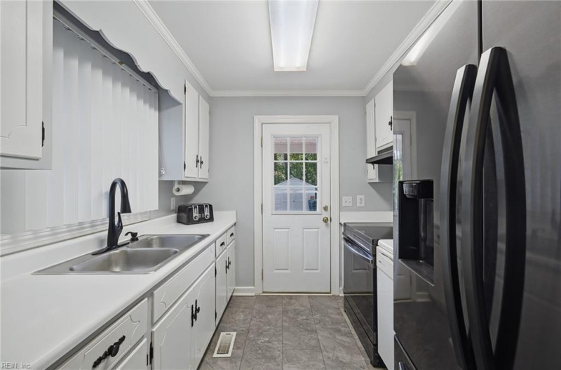 Photo 18 of 25 residential for sale in Suffolk virginia