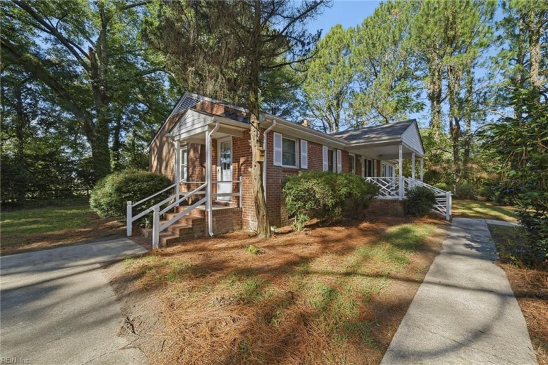 Photo 3 of 25 residential for sale in Suffolk virginia