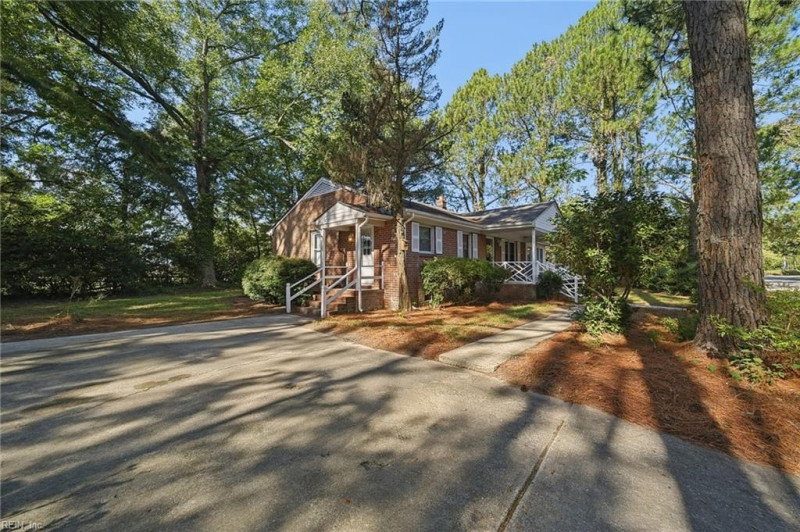Photo 4 of 25 residential for sale in Suffolk virginia