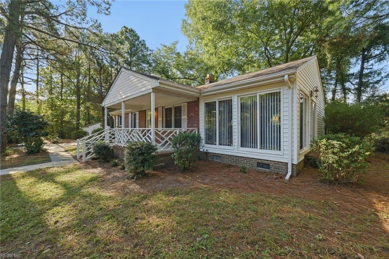 Photo 5 of 25 residential for sale in Suffolk virginia