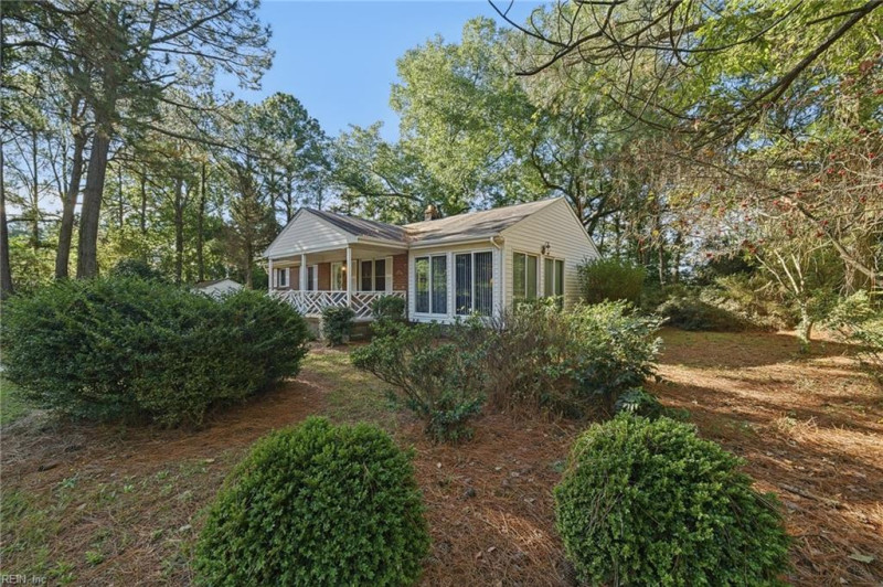 Photo 6 of 25 residential for sale in Suffolk virginia