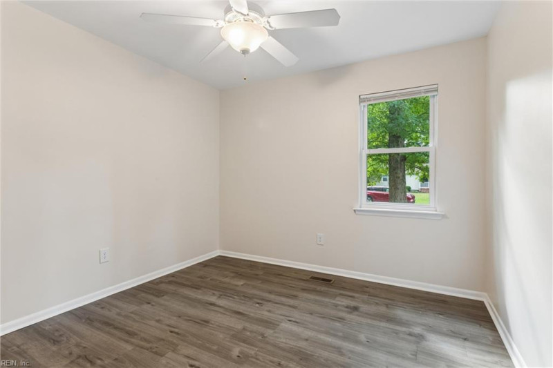 Photo 15 of 46 residential for sale in York County virginia