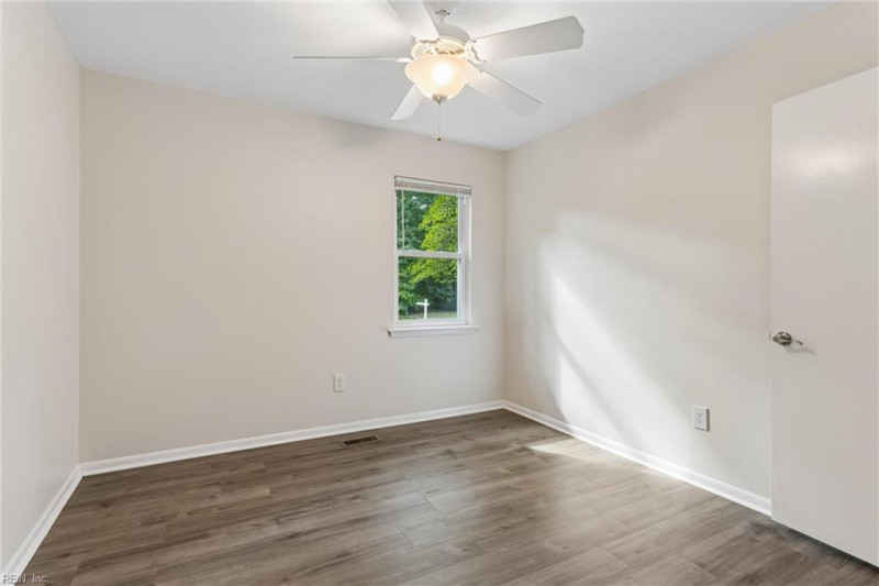 Photo 16 of 46 residential for sale in York County virginia