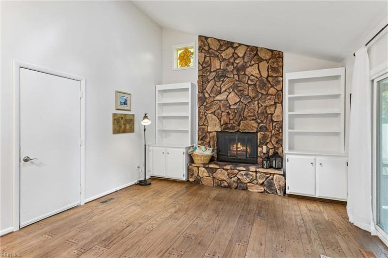 Photo 34 of 46 residential for sale in York County virginia