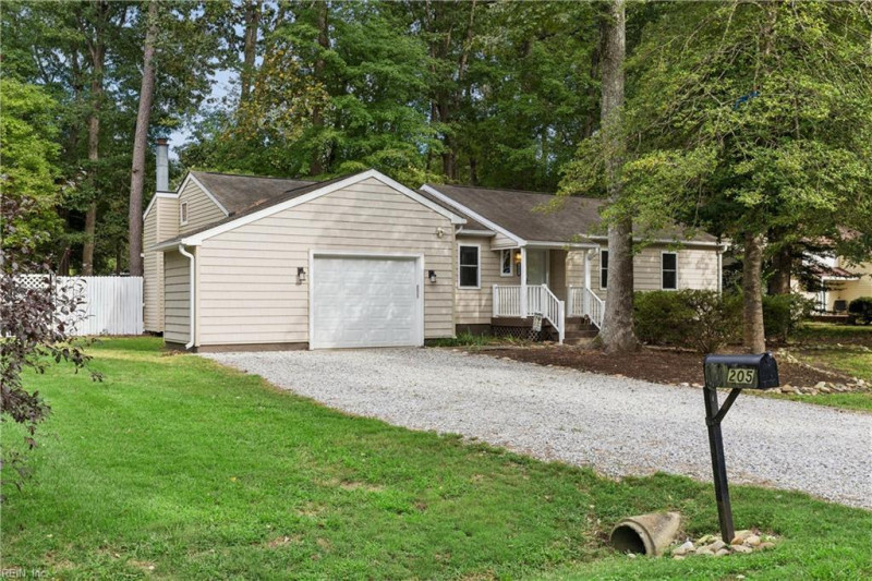 Photo 4 of 46 residential for sale in York County virginia