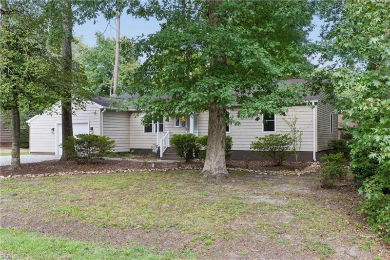 Photo 5 of 46 residential for sale in York County virginia