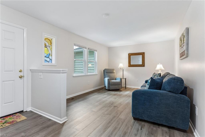 Photo 7 of 46 residential for sale in York County virginia