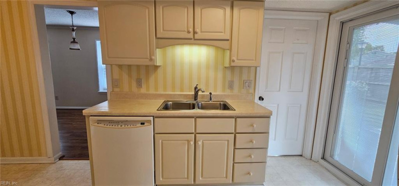 Photo 15 of 34 residential for sale in Chesapeake virginia Photo 15 of 34 residential for sale in Chesapeake virginia