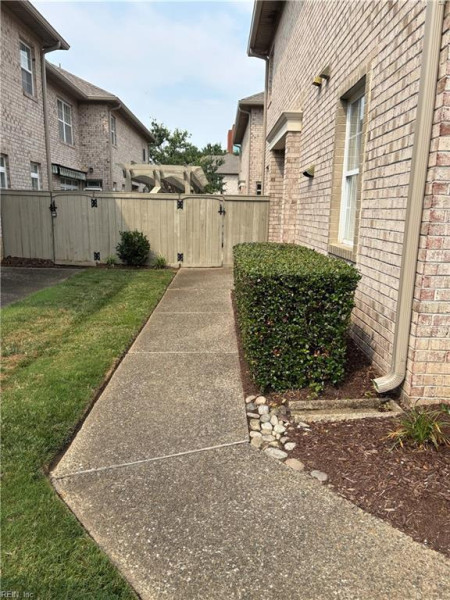 Photo 3 of 34 residential for sale in Virginia Beach virginia