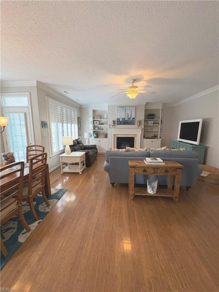 Photo 4 of 34 residential for sale in Virginia Beach virginia