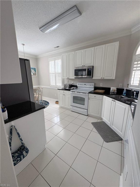 Photo 7 of 34 residential for sale in Virginia Beach virginia