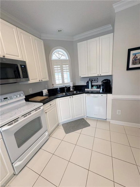 Photo 8 of 34 residential for sale in Virginia Beach virginia